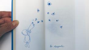 Une page double de la publication présente le dessin d'un personnage faisant sortir des formes d'un porte voix accompagné du texte : "le diagnostic". Crédit @ Céline Huyghebaert