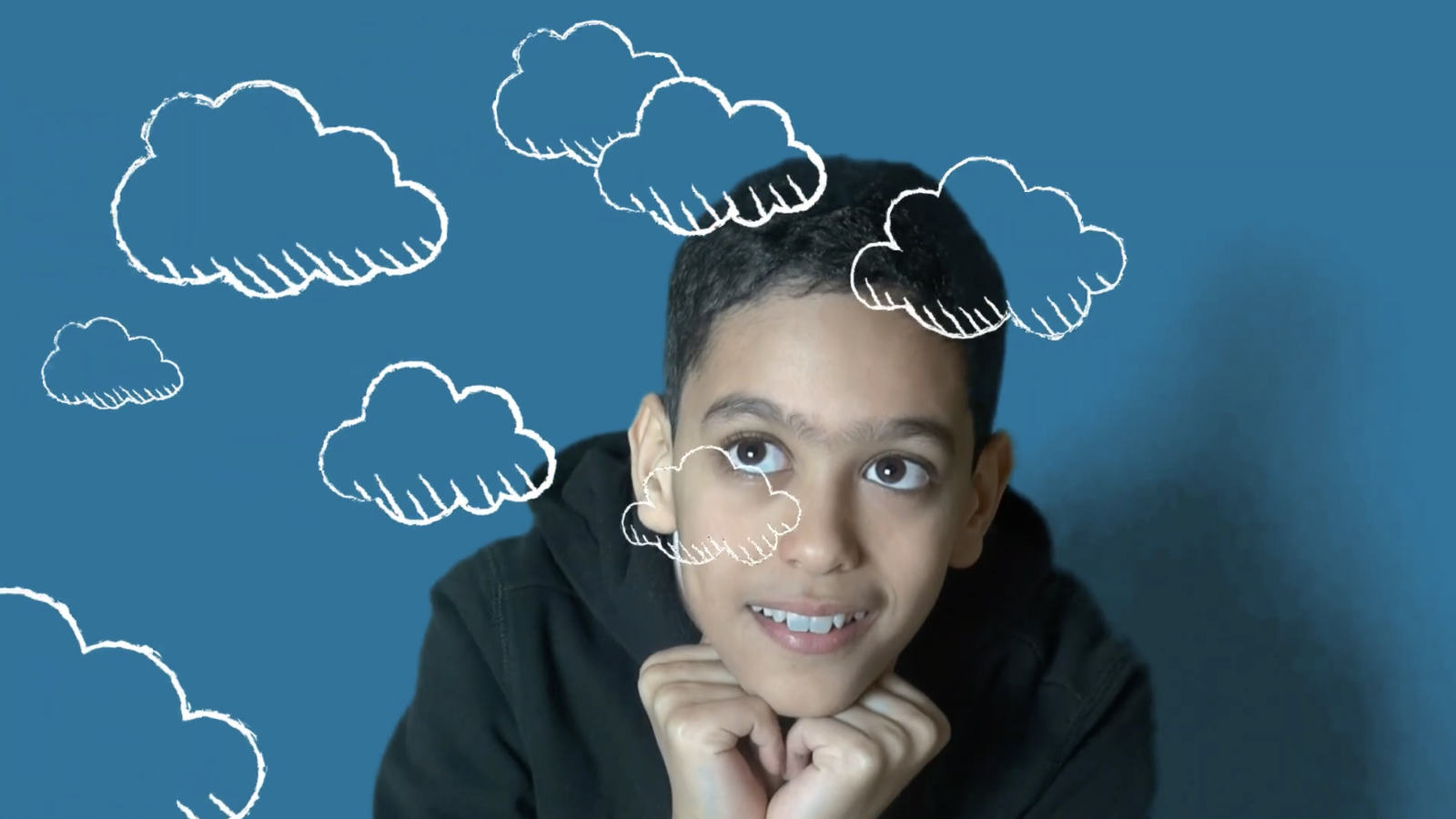 Projet Perception, percussion et vidéo Image tirée du court métrage « L'envol ». Des dessins de nuages passent devant le visage d’un élève.